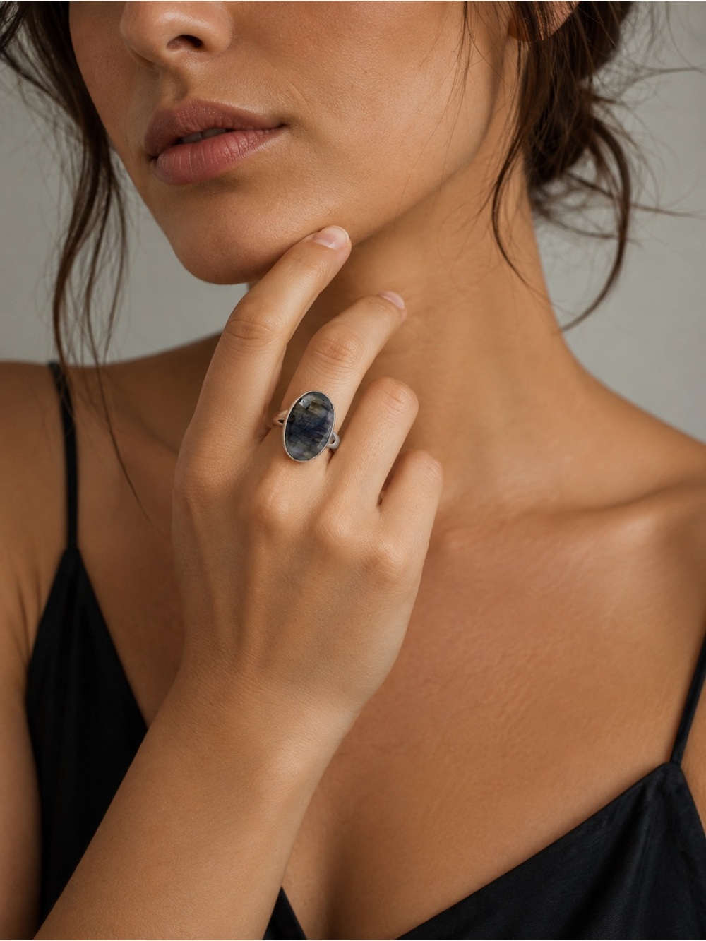 925 Sterling Silver Faceted Labradorite Oval Statement Ring - Gray Blue - Picture 3 of 6